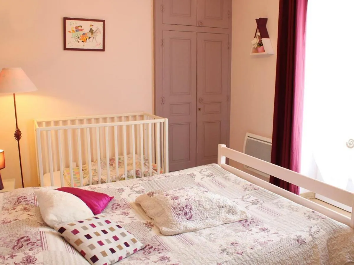 Grand Gite Familial A La Campagne Avec Jardin Et Veranda, Pres De Vichy Et Moulins - Fr-1-489-256 Cindre 0*,  France