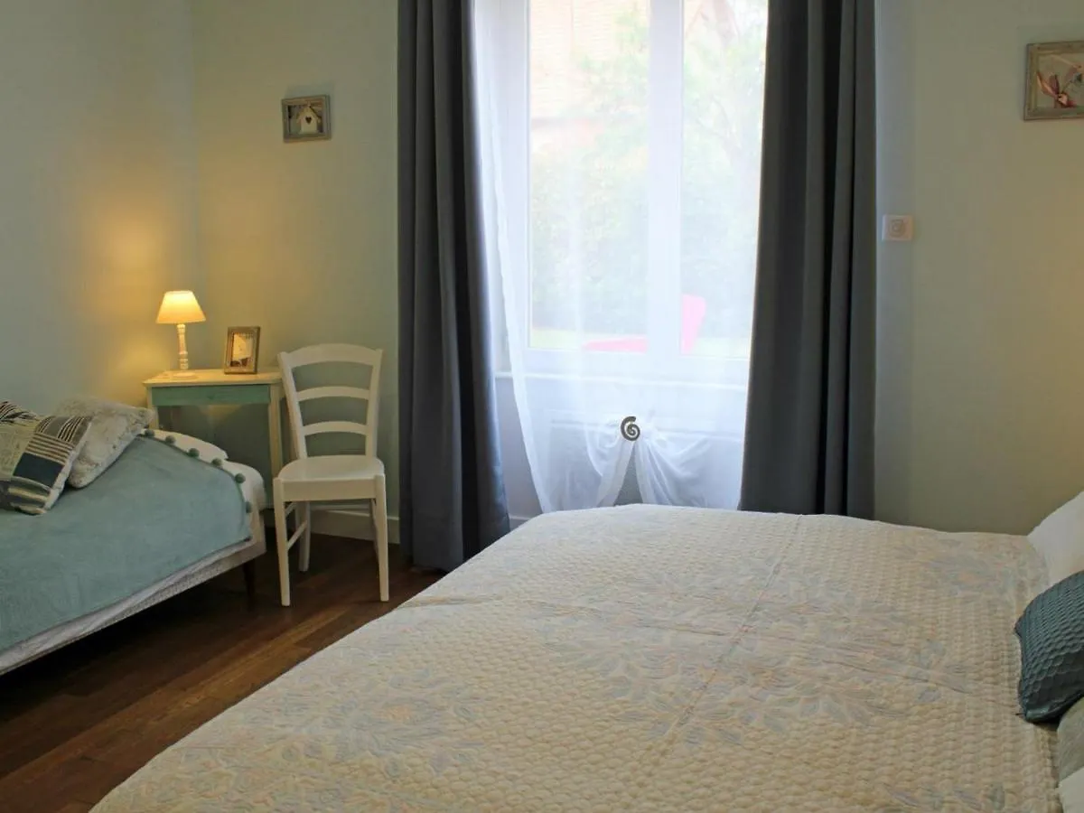 Holiday home Grand Gite Familial A La Campagne Avec Jardin Et Veranda, Pres De Vichy Et Moulins - Fr-1-489-256 Cindre