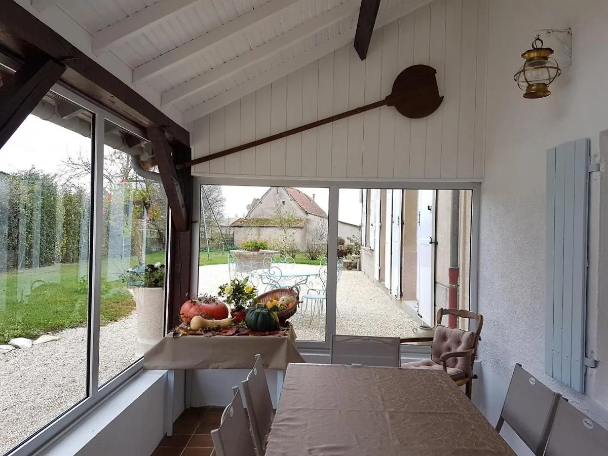 Holiday home Grand Gite Familial A La Campagne Avec Jardin Et Veranda, Pres De Vichy Et Moulins - Fr-1-489-256 Cindre